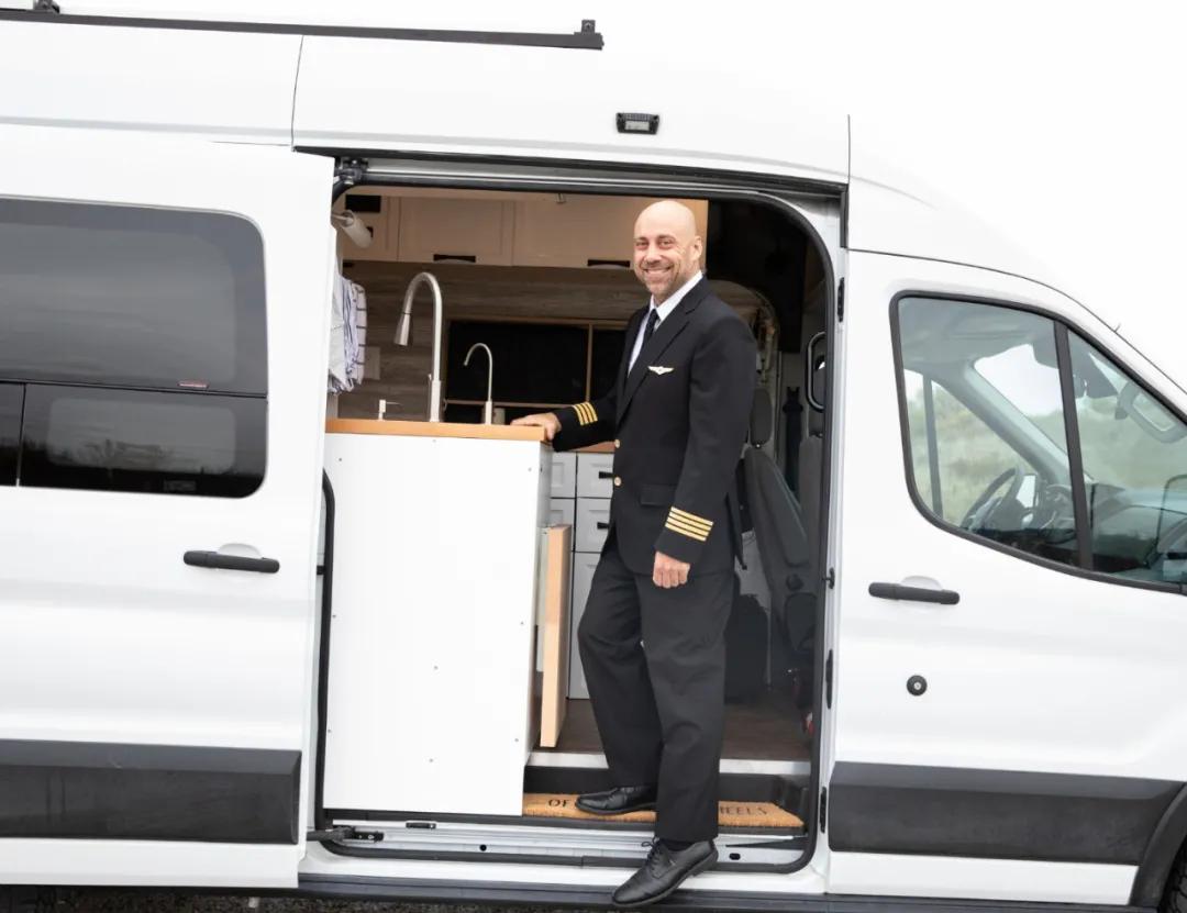 加拿大航空業有多慘？ 機長空姐無家可歸辛酸入住小貨車