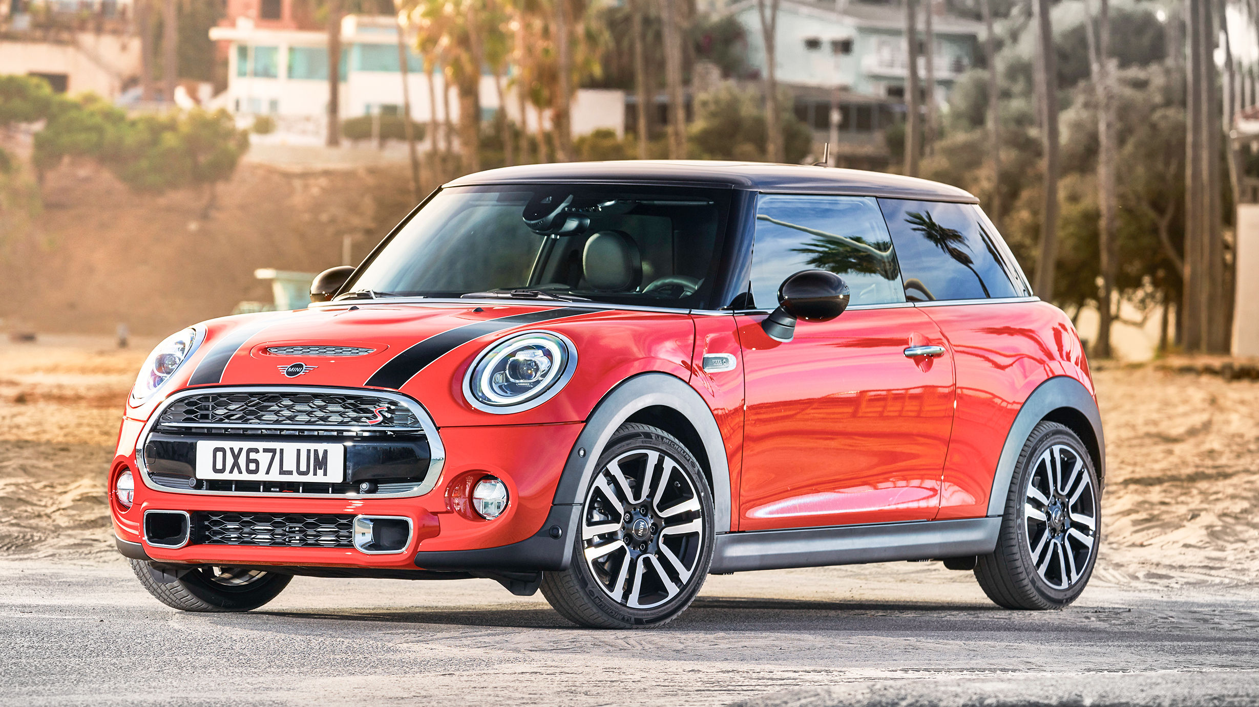 0t發動機,就必須加錢到27.38萬,購買2.0t的mini cooper s車型.