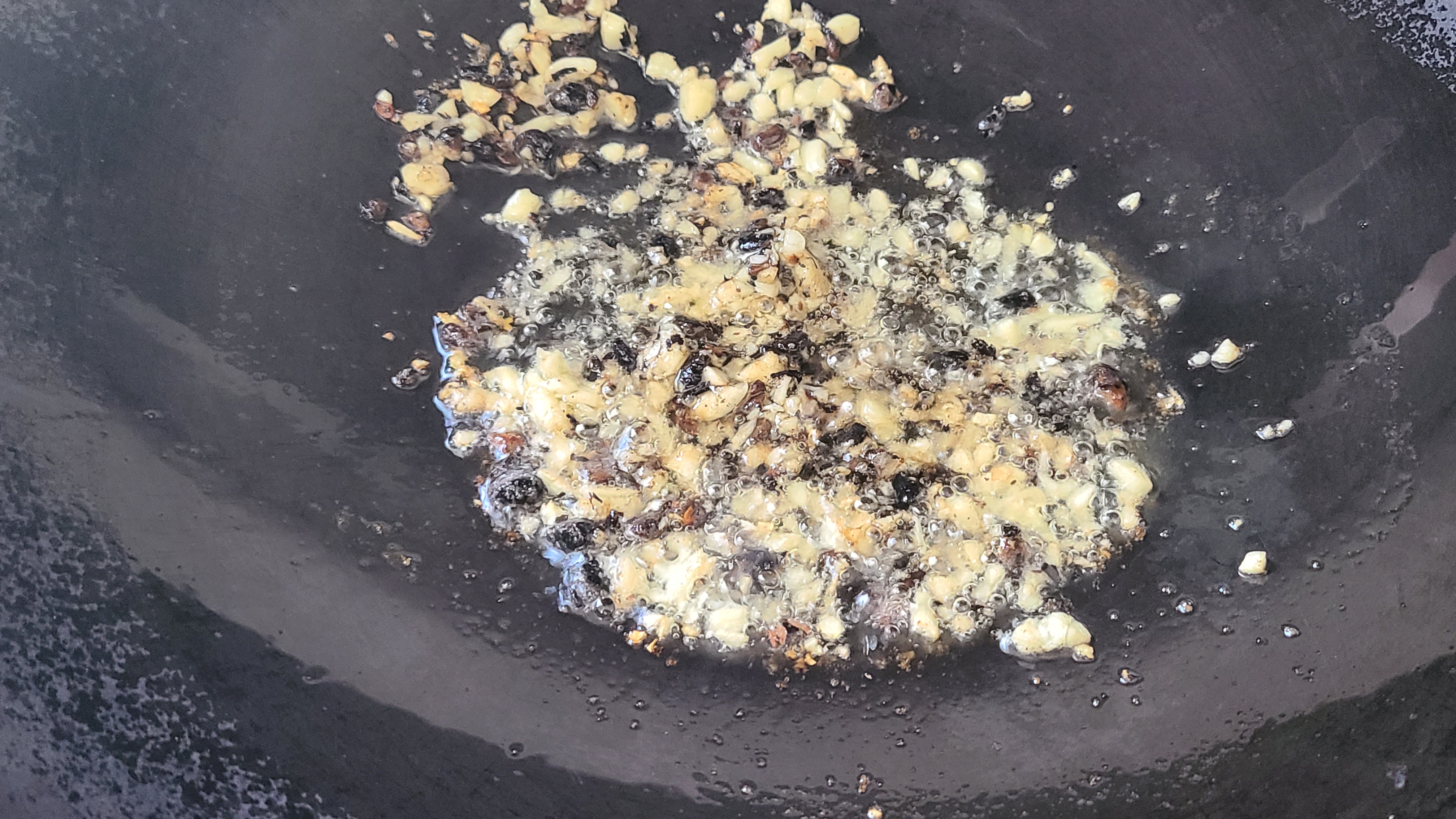 豆腐蒸鱼腩，广东人做出来就是好吃，香味四溢又简单，太下饭