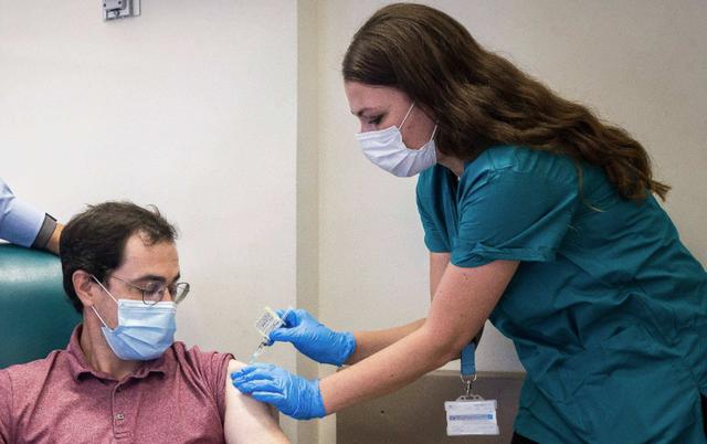 接种美疫苗后患麻痹症！围剿中国宣告失败，这次美国也毫无办法