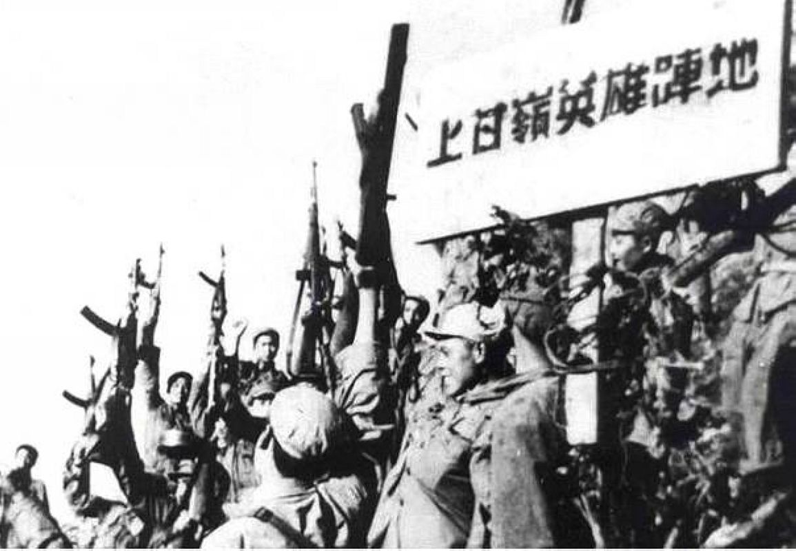 上甘岭战场上，眼瞎的王合良背着断腿的薛志高