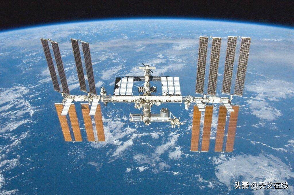 国际空间站怎样“充电”？当空间站遇上太空垃圾，怎么办？