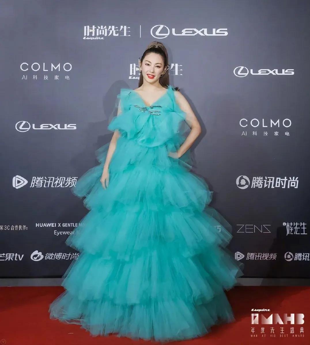 人间尤物张雨绮，怎么把10w的迪奥穿成3块8包邮的