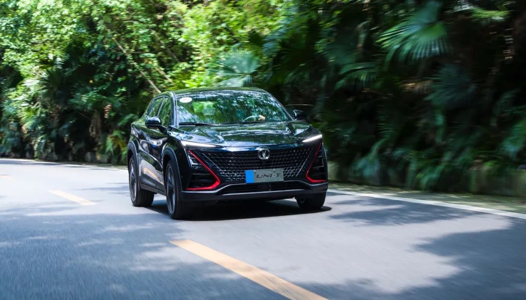 预售价11.59万起！长安UNI-T除了设计运动，开起来