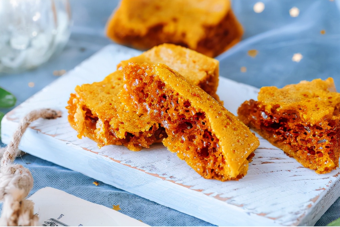 很火的一道甜美小吃，口感酥脆甜蜜，满口香甜，一咬咔嚓脆