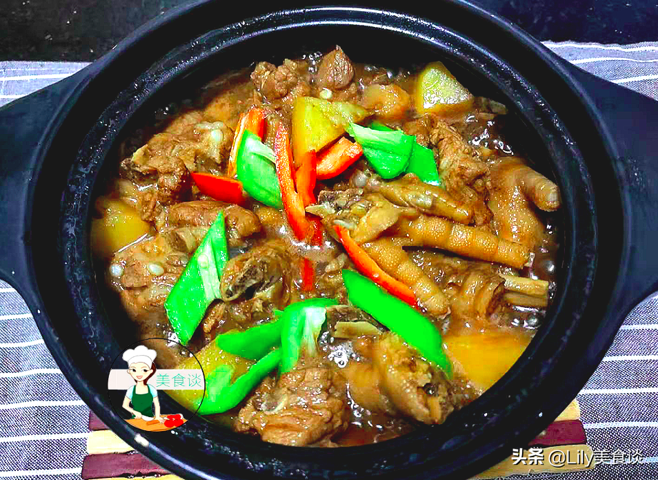 天冷了，燉上一鍋排骨雞腳土豆煲，鮮香又營養，大人孩子都愛吃