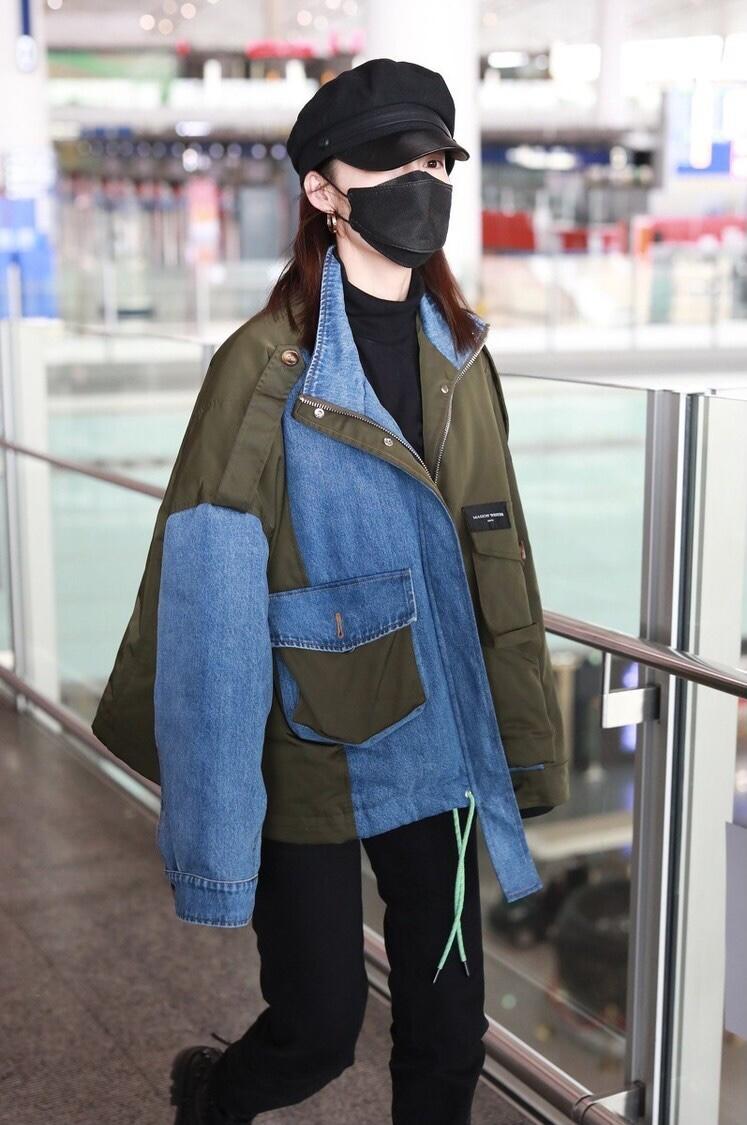李沁美得让人“心动”，穿拼接色牛仔外套搭长