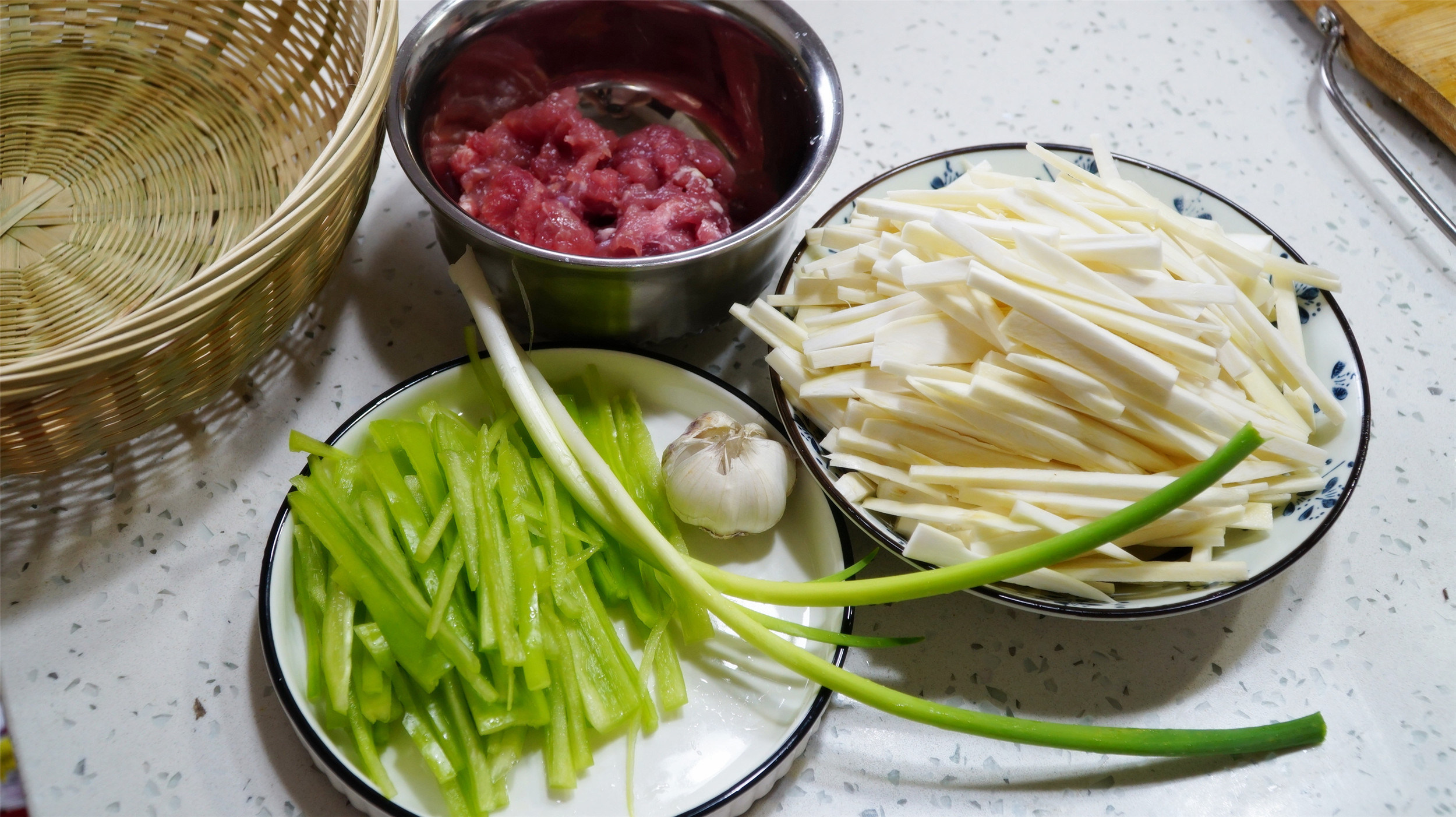 这菜，被称“水中参”，8元一斤，常吃对皮肤好，夏天防晒可多吃