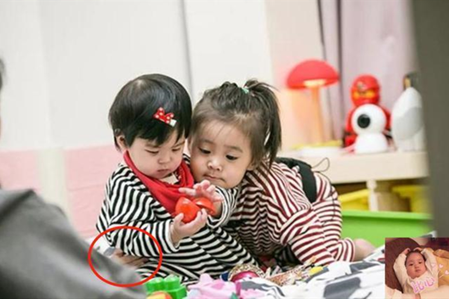 賈靜雯小女兒波妞顏值逆襲，和媽媽小時候越來越像，快赶超咘咘