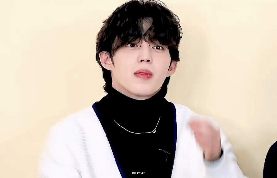 这位男团爱豆近况烫了毛茸茸软乎乎的卷发