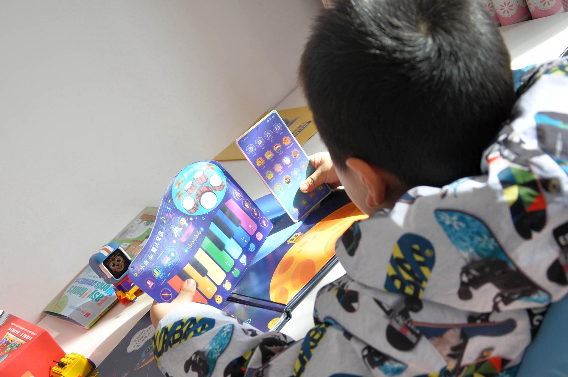 小木2021新品！百变悟空机器人，手势点读AI语音应有尽有