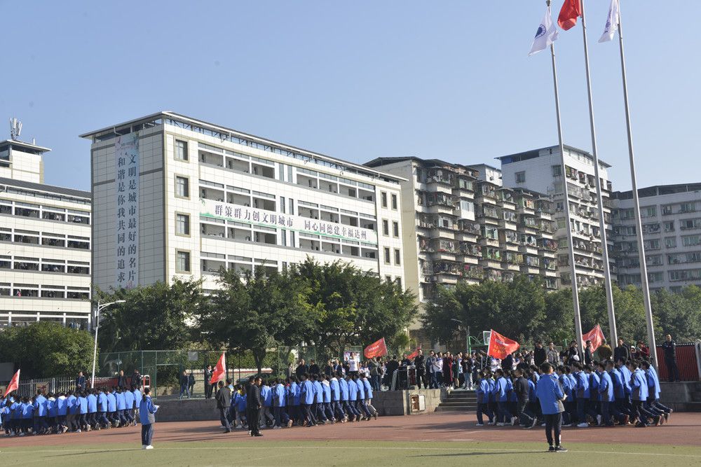 重庆市垫江中学到达州中学开展考察交流活动