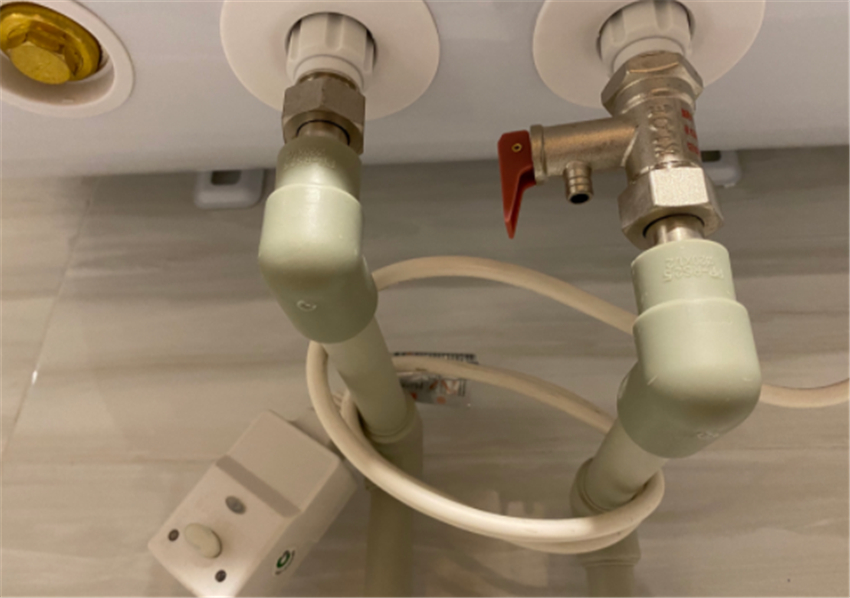 電熱水器一直插電用好，還是用時再開？商家建議這樣做安全又省電