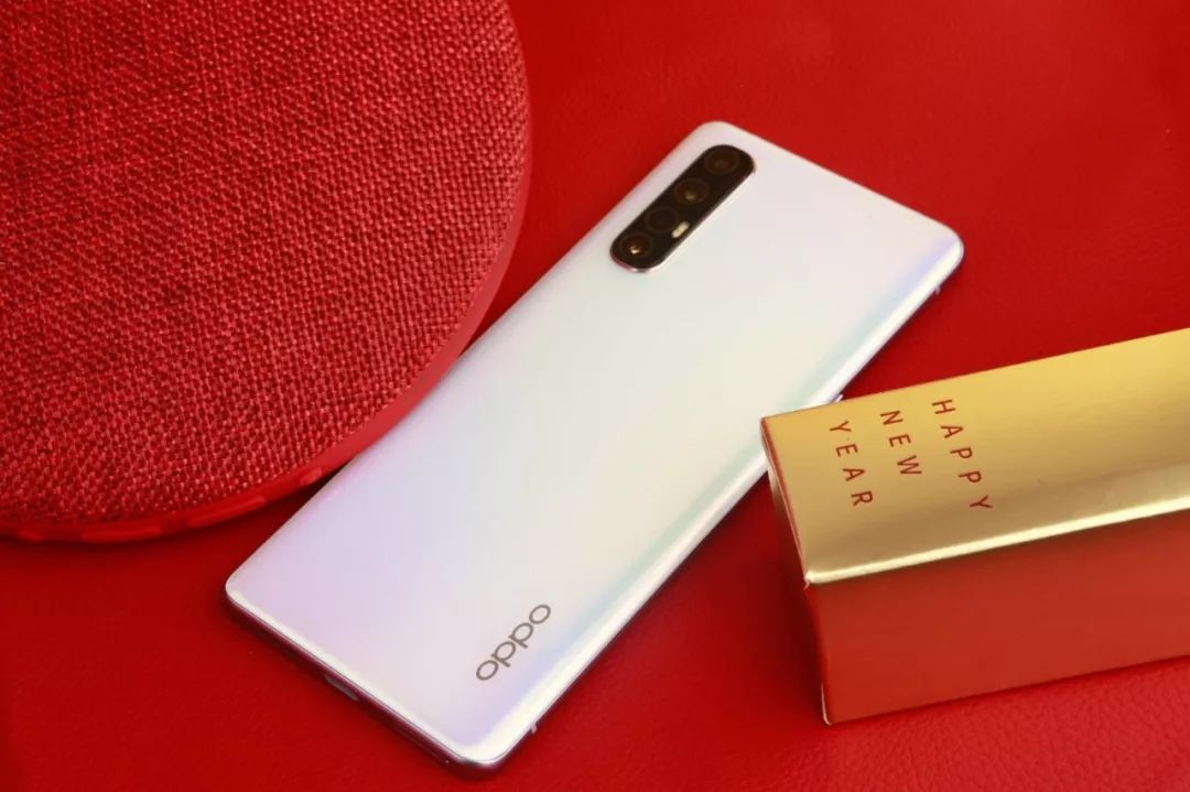 OPPO Reno3 Pro雾月白图赏：纤薄超轻的5G，怎会不爱