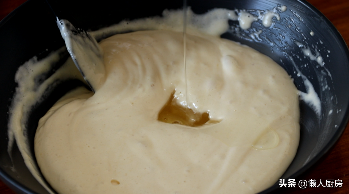 不用加水，不要分离蛋白蛋黄，教你蜂蜜脆皮蛋糕的做法，皮脆里软