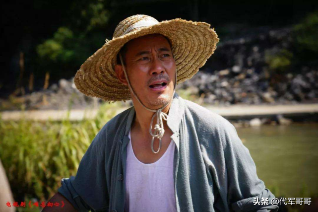 他是国家一级演员，低调隐婚生女，如今62岁为挣