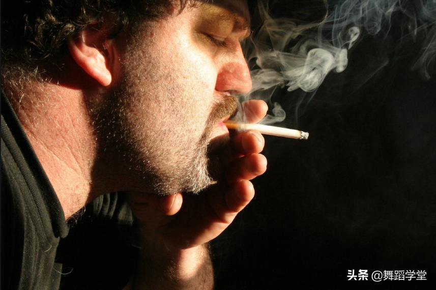 每天刷牙为啥牙齿还那么黄？坚持用它黄牙变白牙，嘴里清新没异味