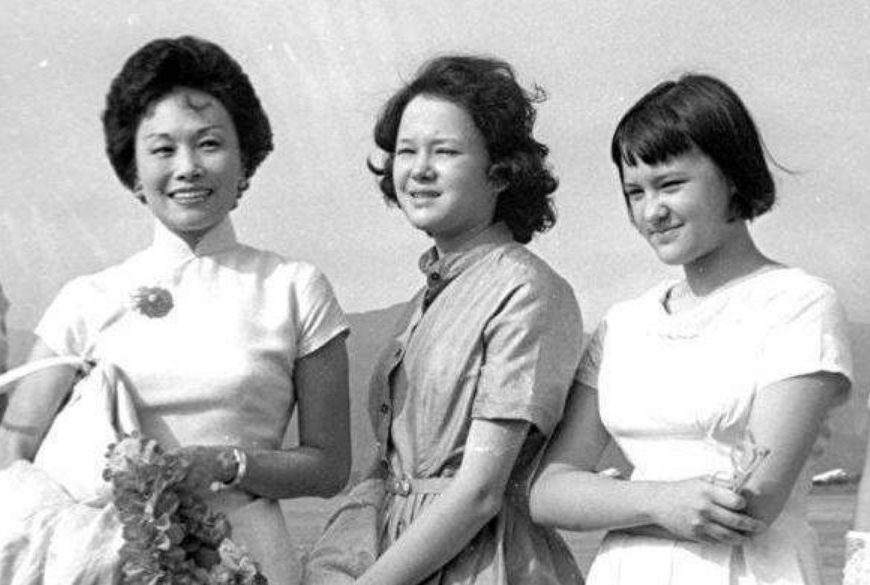 她是战地记者，嫁给美国丈夫后，陈香梅的最大