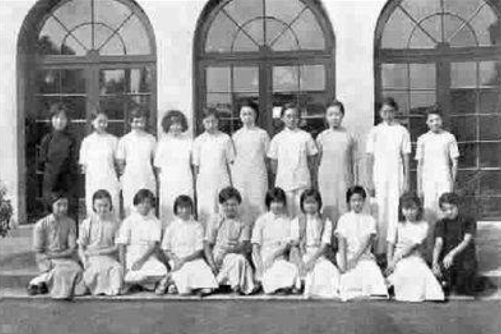 17岁被父亲暴打差点死掉 张爱玲被原生家庭害的