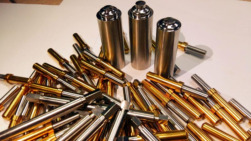 用打造航母甲板的鋼材做把刀，這刀能夠削鐵如泥嗎？