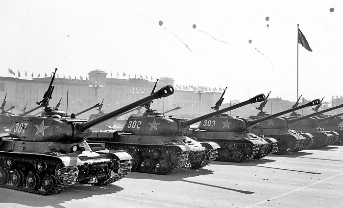 历届国庆阅兵都出现了哪些坦克？微缩版中国坦