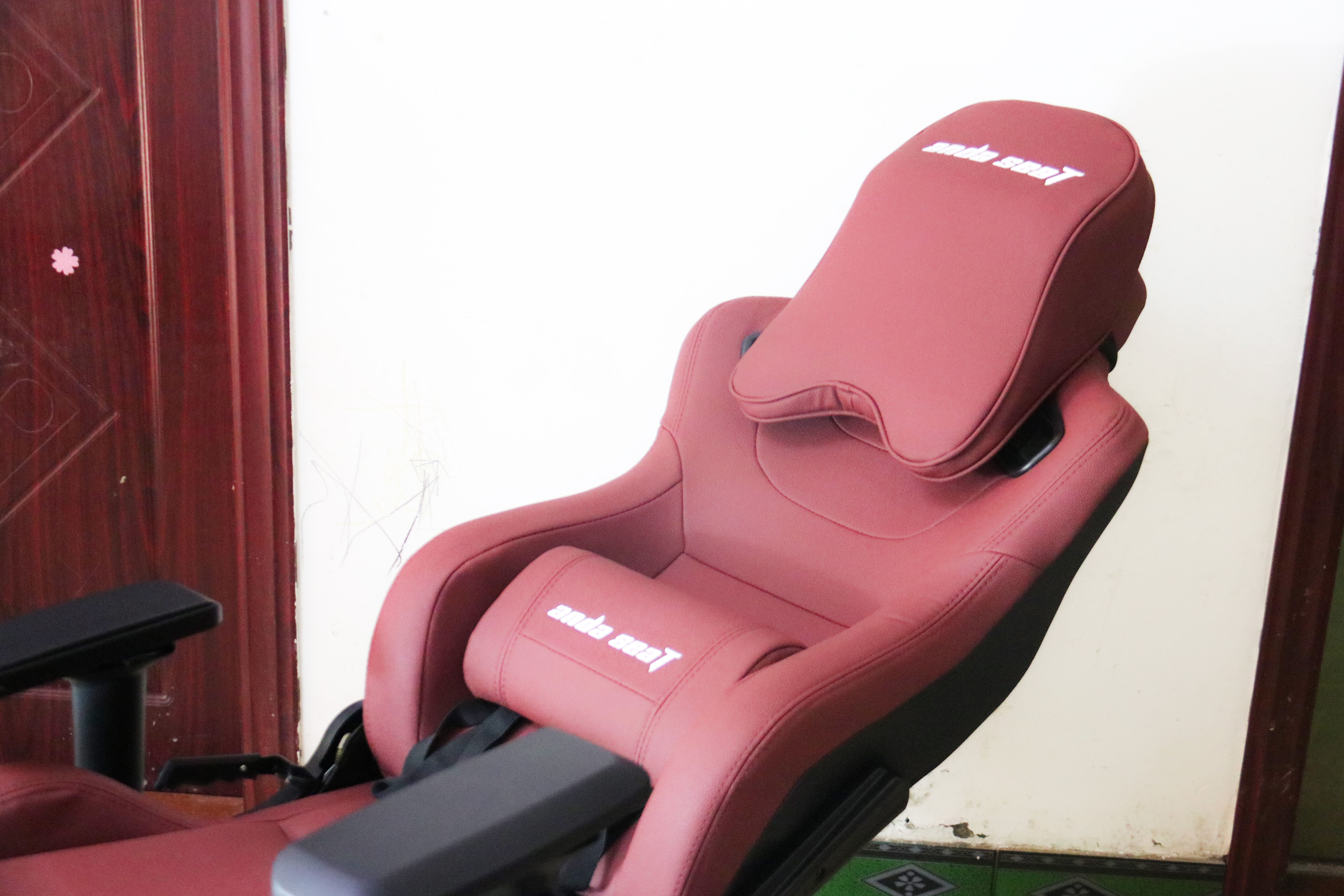 玩的不仅是游戏，午间小憩也适合：安德斯特赤焰王座电竞椅实测