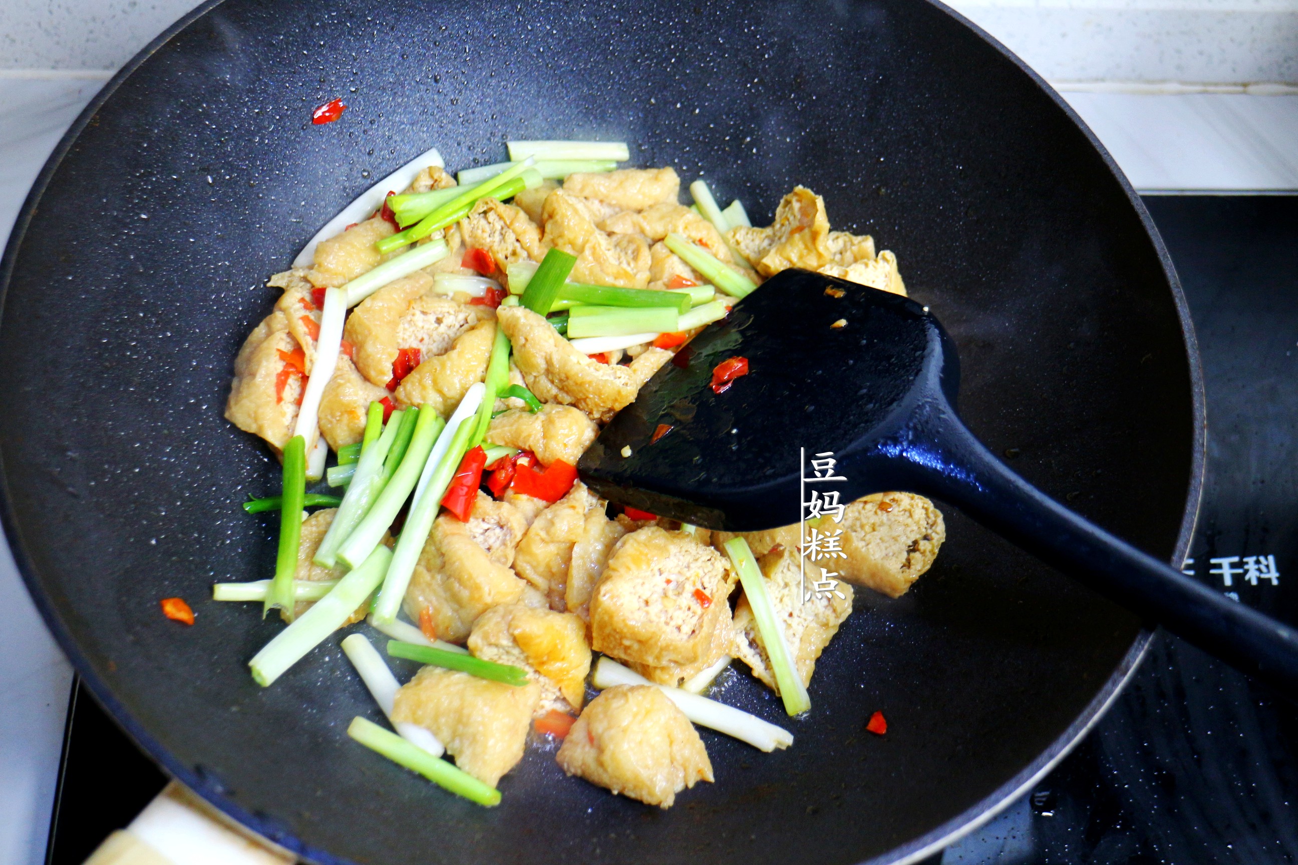 油豆腐泡怎麼炒才好吃？ 這樣做，5分鐘上桌，簡單又下飯