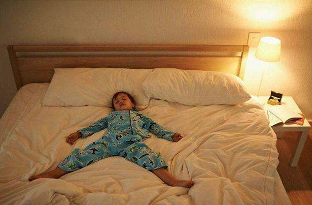 孩子熟睡後總愛滿床打滾？ 是睡得不安穩嗎？ 及早了解幫助孩子