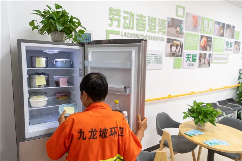 重庆新增劳动者港湾：户外工作者专属，可吃饭喝水甚至淋浴