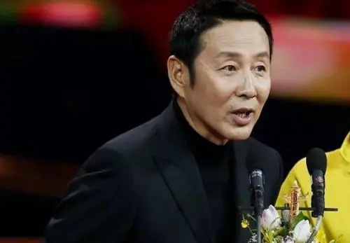 真不想他们老去，这9位大咖都老了，最大的71岁