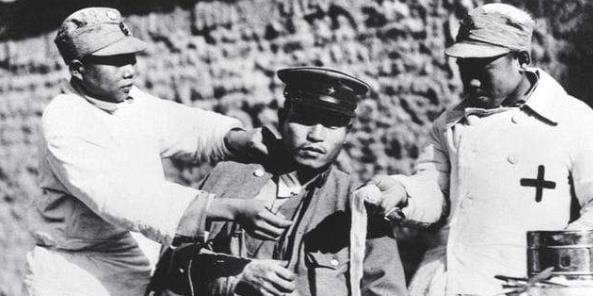 一个日本人死后，抗战军民冒死抢回遗体，将之葬入烈士陵园祭奠