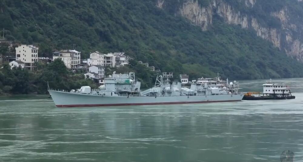 退役珠海舰前往重庆，长江沿线居民“护航”，暂时无法对外开放