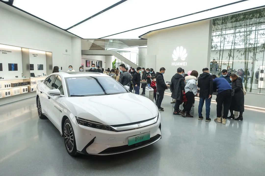 华为或于7月卖车 手机销量打三折“鸿蒙”家电补位