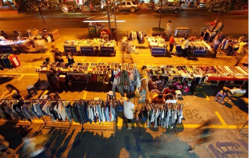 允许摆地摊，比发几亿消费券还管用