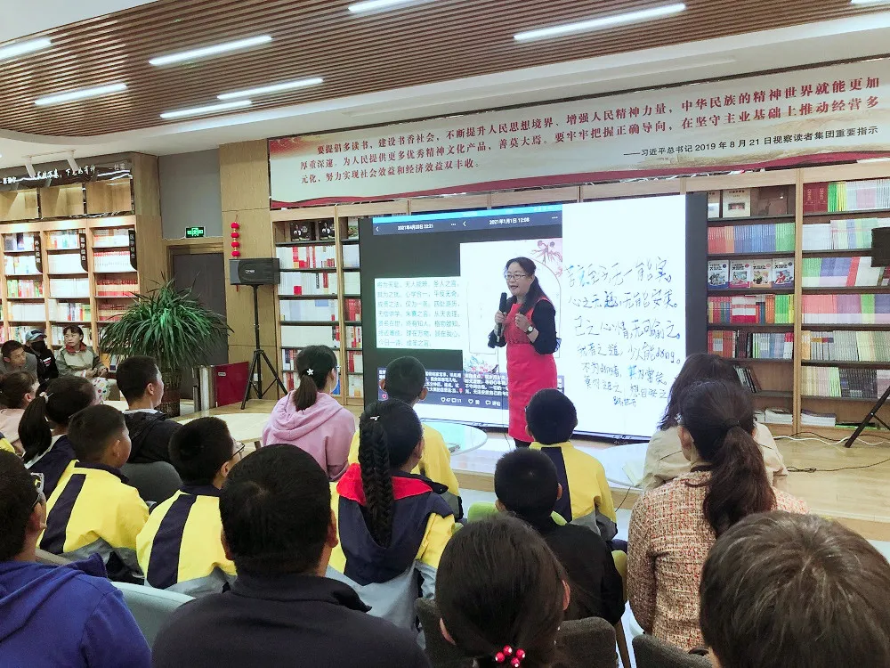 白银市妇联举办“诵国学经典·传优良家风”国际家庭日专场亲子阅读活动