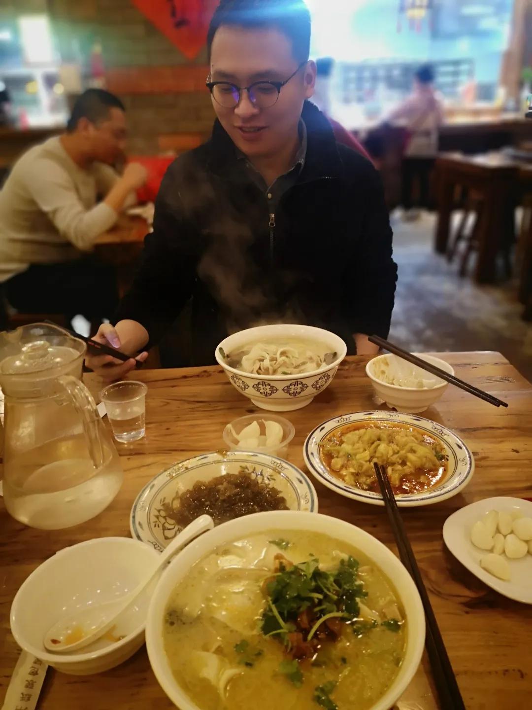 精英奶爸的得力助手—福特途睿欧，商务接待全家出行，有它就够了