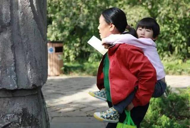 “新型啃老”碰上硬茬子，70后父母：不出钱不带娃，自己管自己