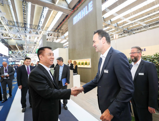 许家印造车决心有多大？考察德国车展引强援为