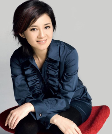 她是倪萍的接班人许戈辉，本前途一片光明，为