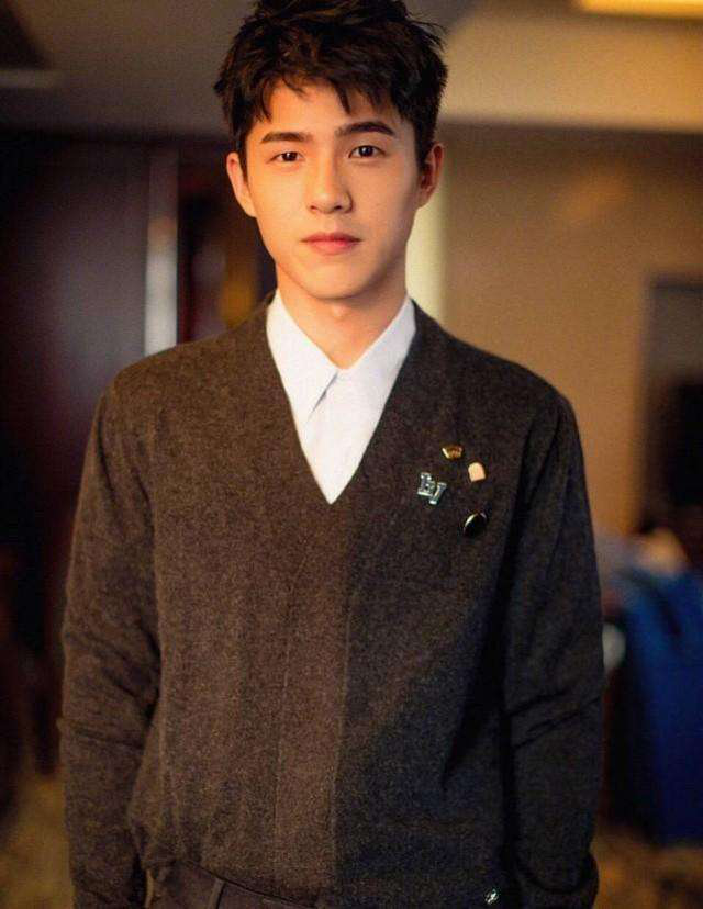 娱乐圈“后浪”们，事业上前途无量，做人还要