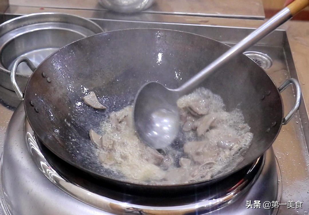 图片[8]-【青椒猪肝】做法步骤图 厨师长教你鲜嫩不腥技巧 学会在家做-起舞食谱网