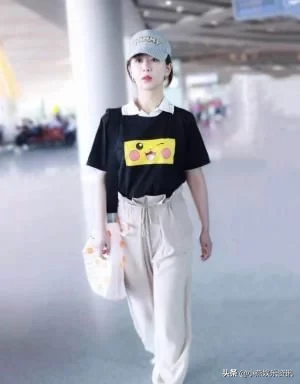 杨紫太有“女王范”，穿条纹短袖配阔腿裤，少女感十足