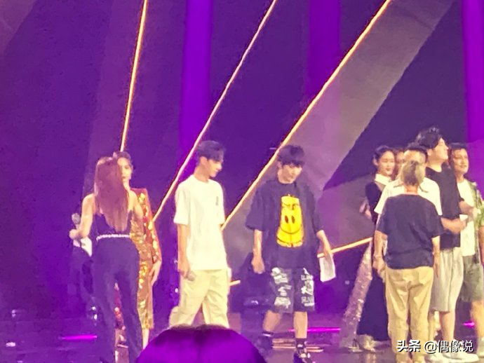 驾照|王一博拿到驾照 上面的备注暴露他的驾驶级别，终于转正了