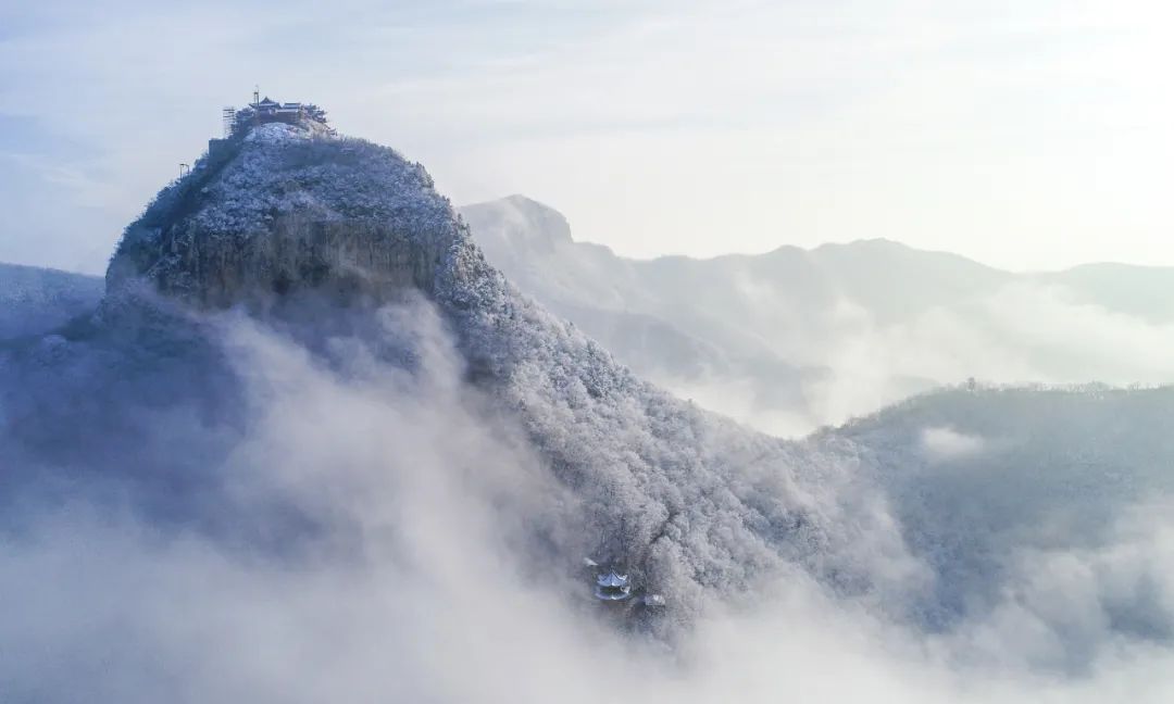 美到爆！云台山迎春日“桃花雪”！雪山云海宛若仙境