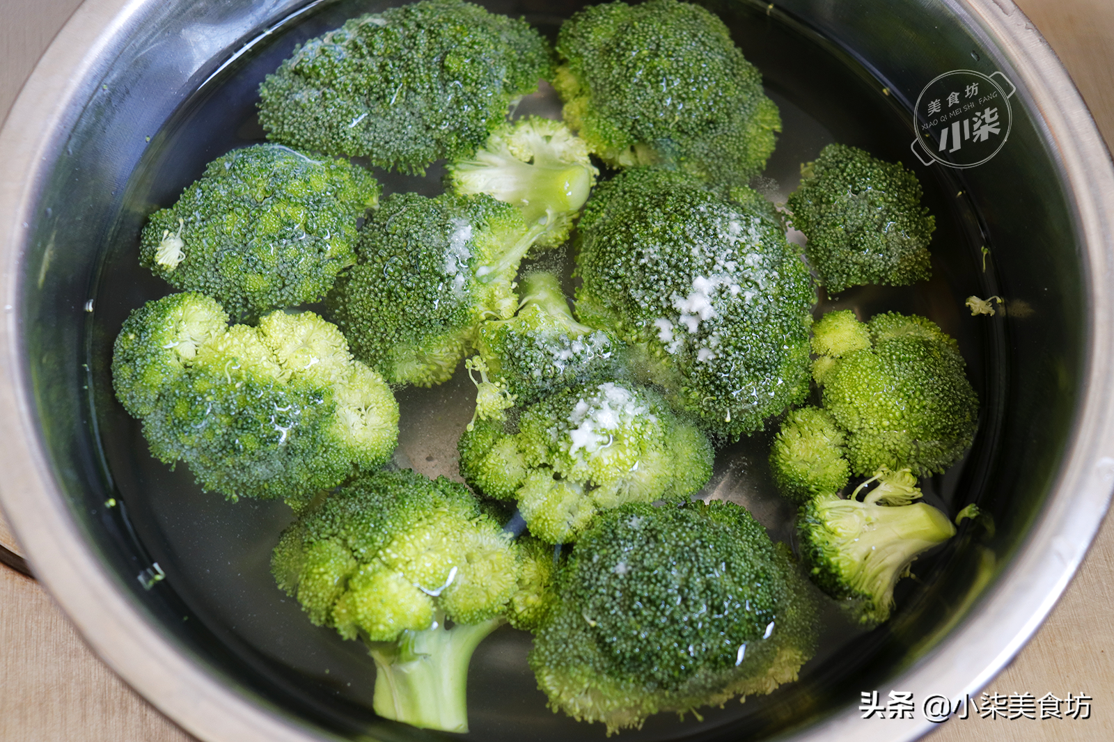 炒西蘭花，最忌焯水和直接炒，教你一個訣竅，脆嫩入味營養不流失