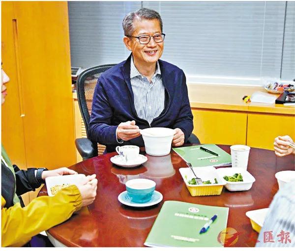 港澳简讯：黄丝所为？香港有人破坏新冠检测样
