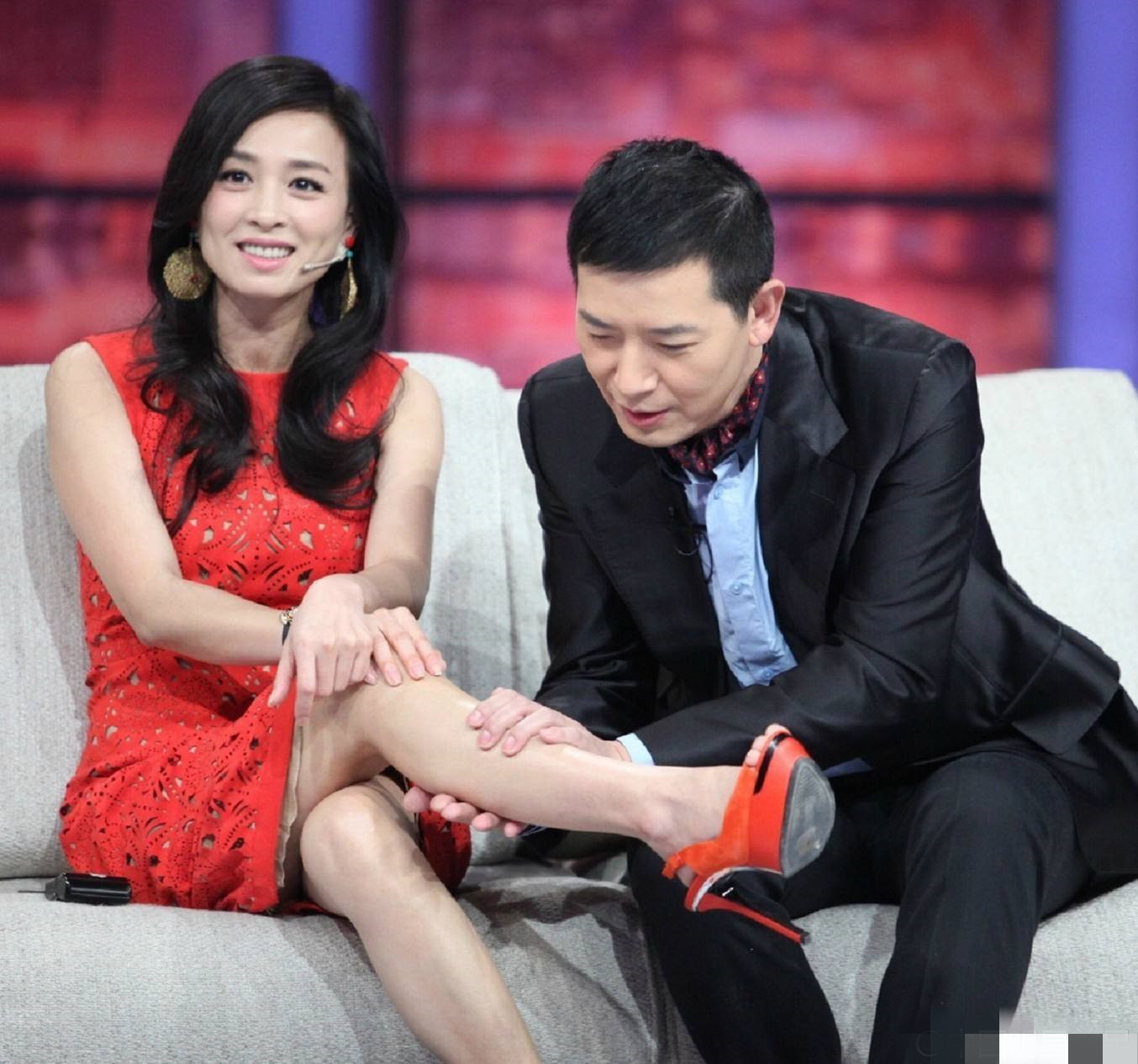 图文 稀奇 49岁张庭做平板支撑走光网友大饱眼福 对比马苏高明多了 张庭平板撑图片 Www Bagua5 Net