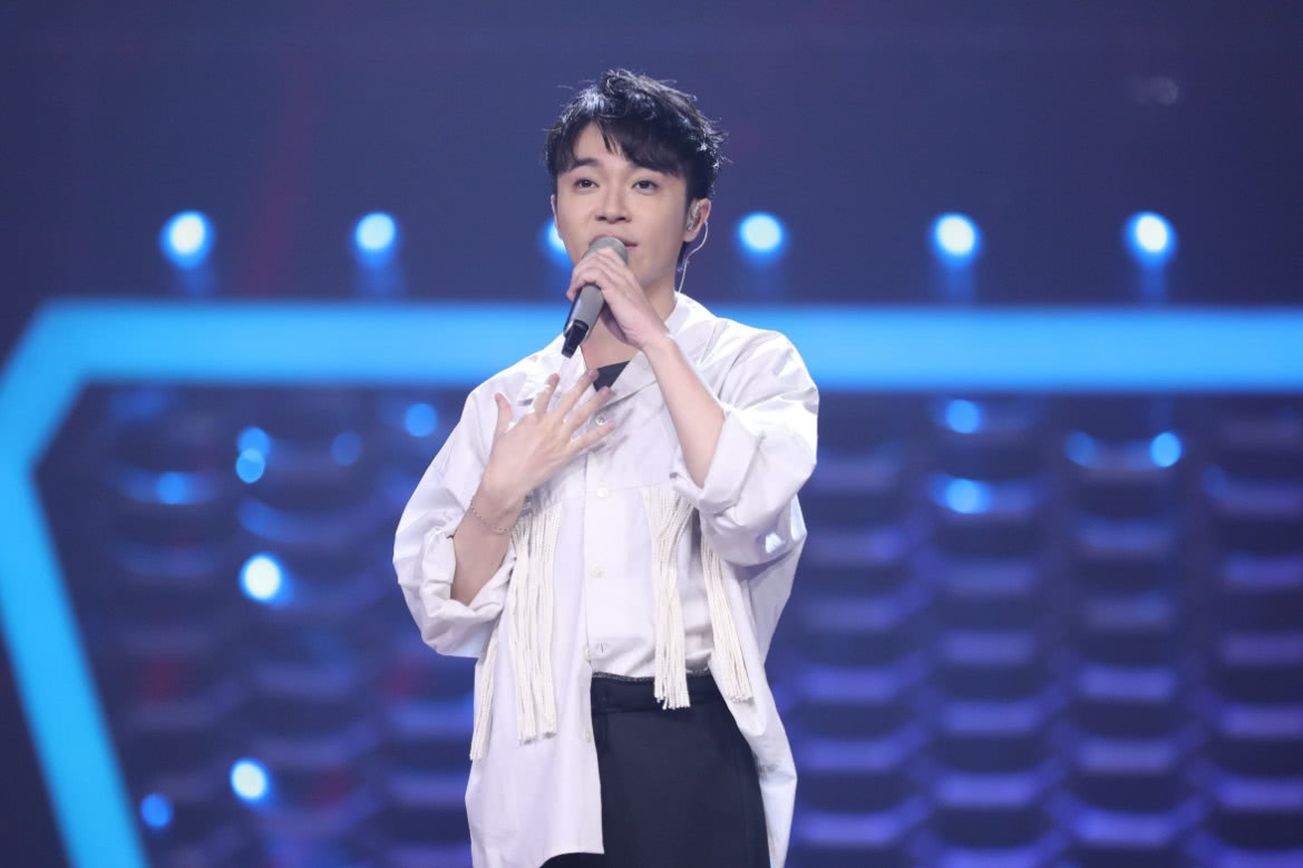 Zhang Shaohan force holds out good friend Wu Qingfeng, tear apart the goody appearance that creates company of singer backside broker