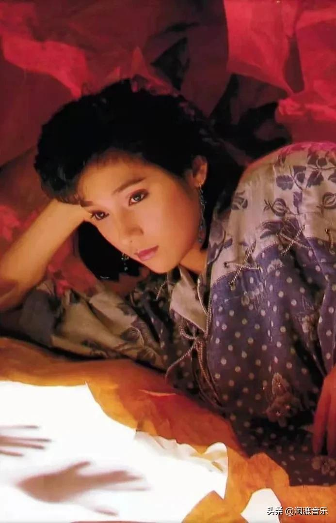 周星驰青梅竹马的街坊,嫁给最帅“杨康”,这个女人真如此好命?