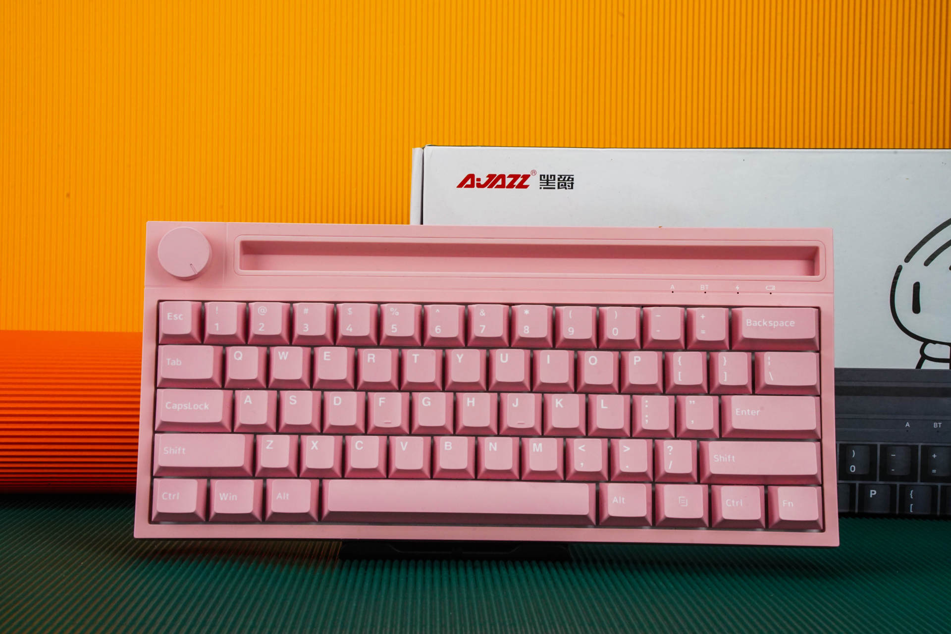 每个女生都有公主梦，送老婆个粉色黑爵K620T双模机械键盘做礼物